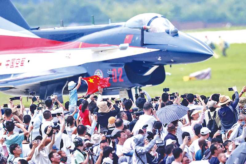 美女骚逼逼长春航空展迎来首个公众日